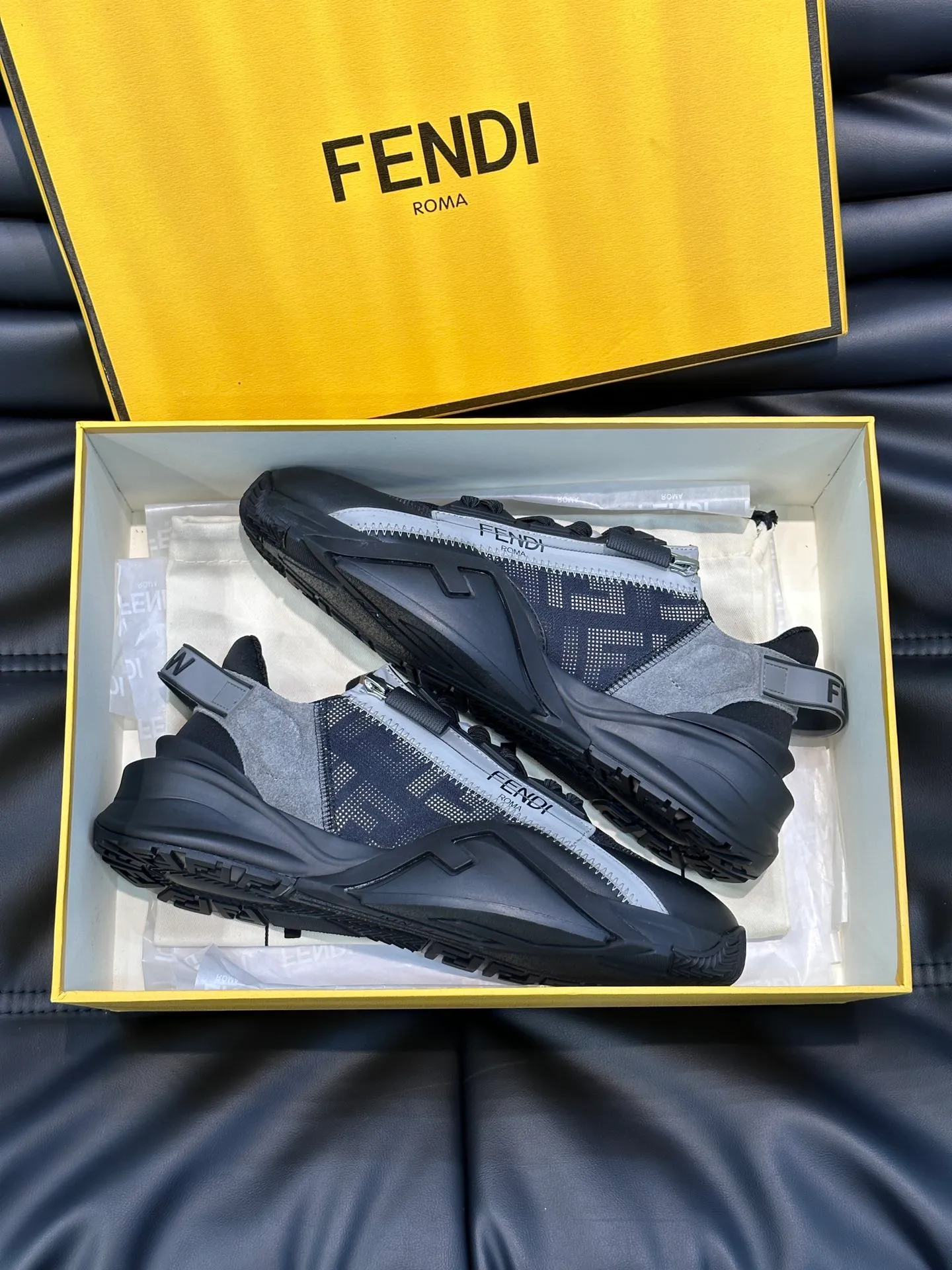 Men's shoes 💰p560 "Fend*" new men's casual sports shoes, equipped with elastic straps, side zippers, and corrugated soles engraved with F. Embossed Fendi Flow lettering on the heel. Made of technical fabric and a mix of blue and suede. Decorated with Lycra® details. FF graphic tongue. Ultra-light and wear-resistant EVA sole. Size: 38-44